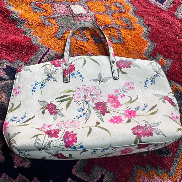 Carlos Santana Floral White tote - Picture 2 of 6